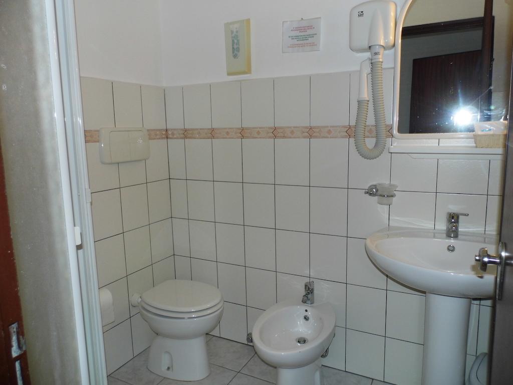 Lina Hotel Stintino Cameră foto