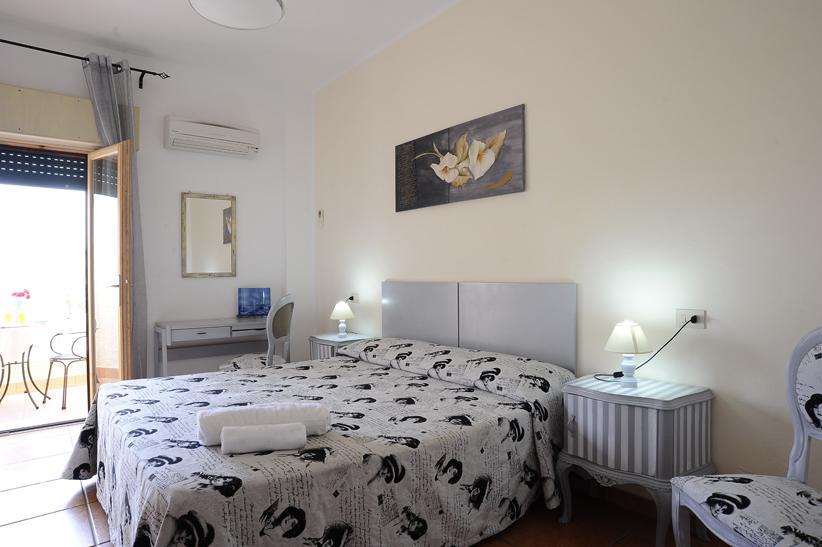 Lina Hotel Stintino Exterior foto